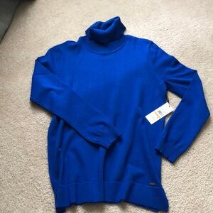 NWT. Turtleneck long sleeve sweater. Size small. Calvin Klein